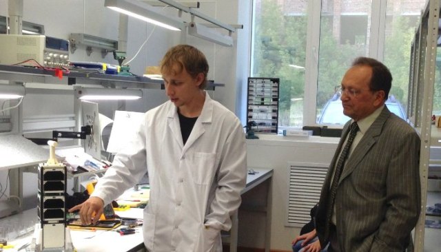 SamSat-218 lead developer Efim Ustiugov with Professor Igor Belokonov